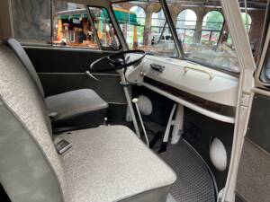 Image 24/36 of Volkswagen T1 minibus (1963)