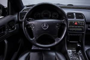 Immagine 15/38 di Mercedes-Benz CLK 55 AMG (2000)
