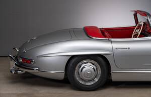 Image 11/47 of Mercedes-Benz 300 SL Roadster (1963)