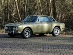Bild 1/8 von Alfa Romeo 2000 GT Veloce (1975)
