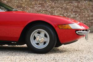 Afbeelding 18/50 van Ferrari 365 GTB/4 Daytona (1973)