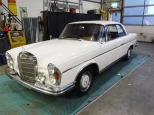 Image 49/50 of Mercedes-Benz 300 SE (1966)