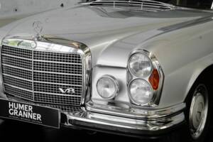 Image 37/49 de Mercedes-Benz 280 SE (1970)