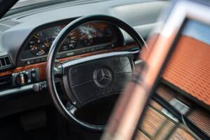 Image 26/91 of Mercedes-Benz 560 SEL (1990)