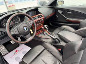 Imagen 9/26 de BMW 650i (2006)