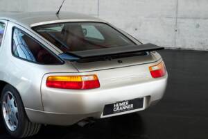 Image 24/50 of Porsche 928 GT (1989)