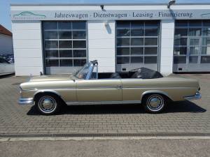 Image 27/32 of Mercedes-Benz 300 SE (1964)