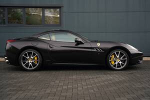 Imagen 3/50 de Ferrari California (2011)