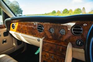 Imagen 30/50 de Rolls-Royce New Silver Dawn (1997)
