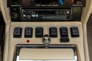 Afbeelding 24/32 van Aston Martin V8 Vantage Volante (1988)