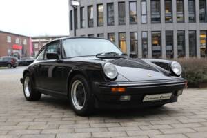 Image 3/43 of Porsche 911 Carrera 3.2 (1985)