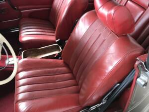 Image 24/38 de Mercedes-Benz 280 SE (1967)