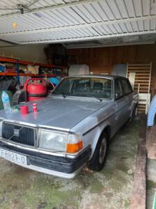 Image 3/9 de Volvo 264 (1982)