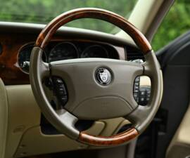Image 33/50 of Jaguar XJ 8 4.2 (2007)
