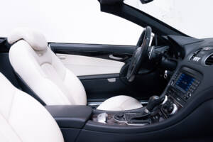 Bild 22/43 von Mercedes-Benz SL 55 AMG (2007)