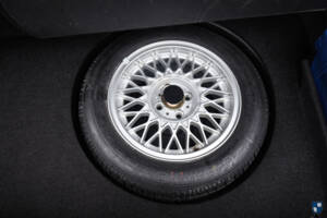 Bild 65/83 von BMW 325i (1990)