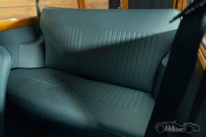 Image 13/19 de Morris Minor 1000 Traveller (1971)