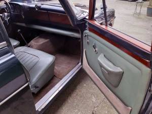 Image 22/34 of Rover 3 Litre Mk II (1963)