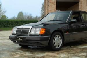 Bild 18/49 von Mercedes-Benz 320 E (1993)