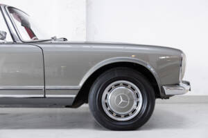 Image 18/24 of Mercedes-Benz 280 SL (1968)
