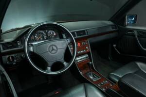 Bild 12/50 von Mercedes-Benz 300 CE-24 (1992)