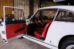Image 19/36 of Ferrari 330 GT 2+2 (1964)