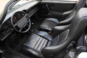Image 63/132 of Porsche 911 Speedster 3.2 (1989)