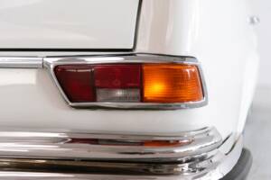 Image 21/38 of Mercedes-Benz 280 SE 3,5 (1970)