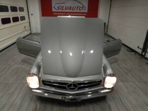 Image 12/15 de Mercedes-Benz 230 SL (1966)