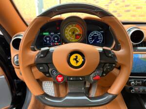 Image 25/37 of Ferrari Portofino (2019)