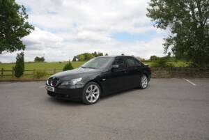 Bild 39/48 von BMW 550i (2006)