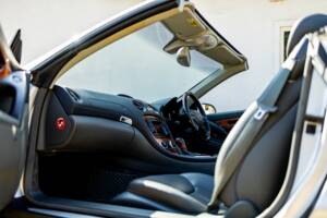 Image 25/50 de Mercedes-Benz SL 500 (2003)