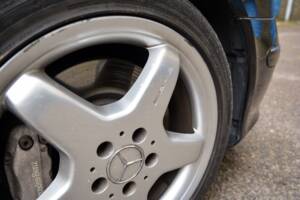 Image 33/49 of Mercedes-Benz CLK 500 (2004)