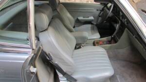Afbeelding 15/17 van Mercedes-Benz 560 SL (1987)