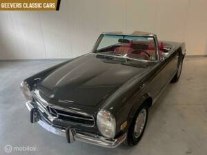 Afbeelding 2/40 van Mercedes-Benz 280 SL (1970)