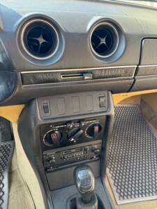Image 40/65 of Mercedes-Benz 200 D (1982)