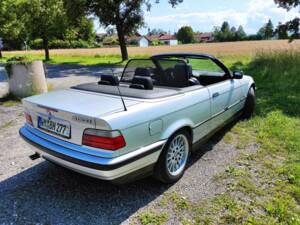 Bild 6/18 von BMW 320i (1998)