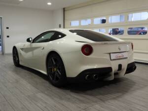 Image 4/15 de Ferrari F12berlinetta (2013)