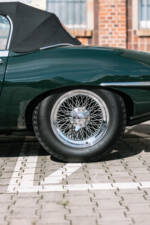 Image 51/63 of Jaguar E-Type (1969)