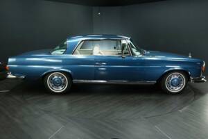 Image 8/50 of Mercedes-Benz 280 SE 3,5 (1971)