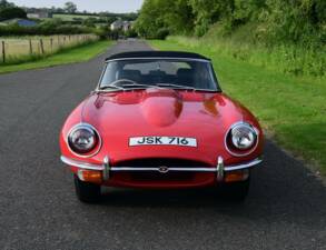 Image 17/36 de Jaguar E-Type (1969)