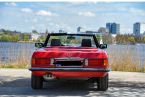 Immagine 7/17 di Mercedes-Benz 560 SL (1988)