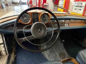 Image 9/18 of Mercedes-Benz 250 CE (1968)