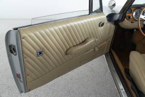 Image 32/48 of ISO Rivolta 300 (1966)