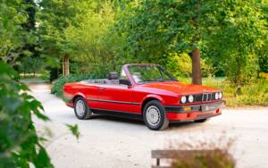 Immagine 2/33 di BMW 318i (1991)