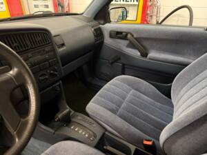 Bild 9/18 von Volkswagen Passat 1.8 (1993)
