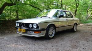 Image 1/41 de BMW 528i (1986)