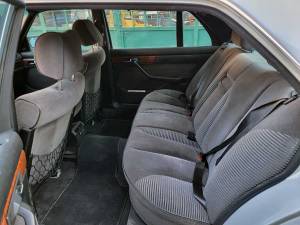 Image 18/30 of Mercedes-Benz 500 SEL (1985)