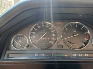 Immagine 4/50 di BMW 320i (1989)