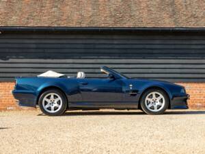 Imagen 12/50 de Aston Martin V8 Vantage Volante (2000)